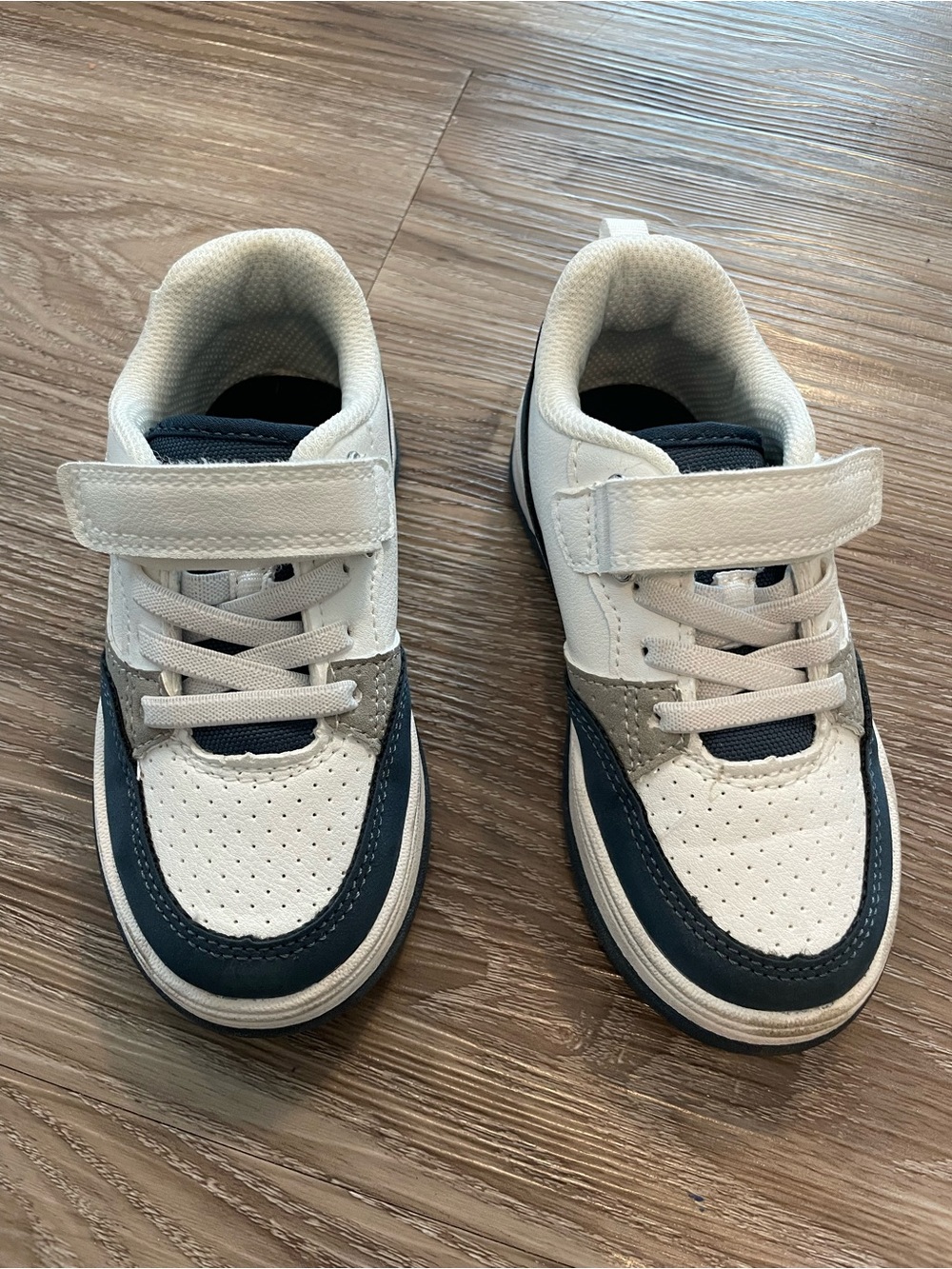 OshKosh B'gosh White Navy Toddler Boy Sneakers Size 9 (Worn Once)